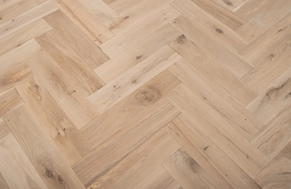 Thorpe Canvas Solid Oak Herringbone Flooring